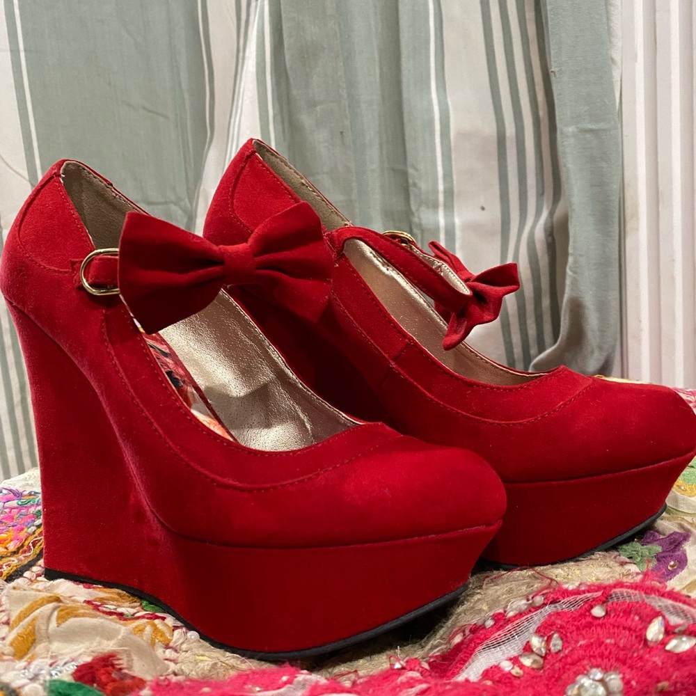 Red Wedges